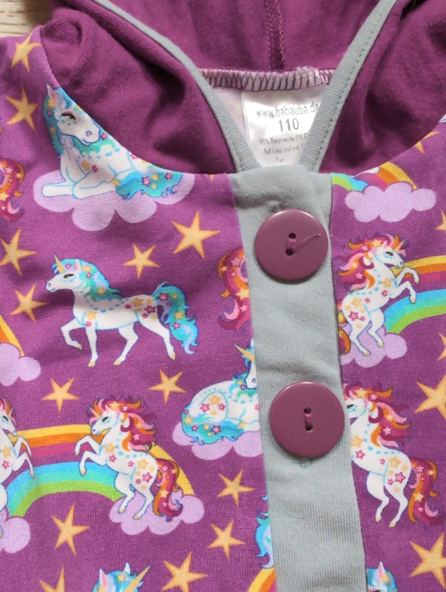 Kapuzenkleid Lila mit Einhorn-Druck 2