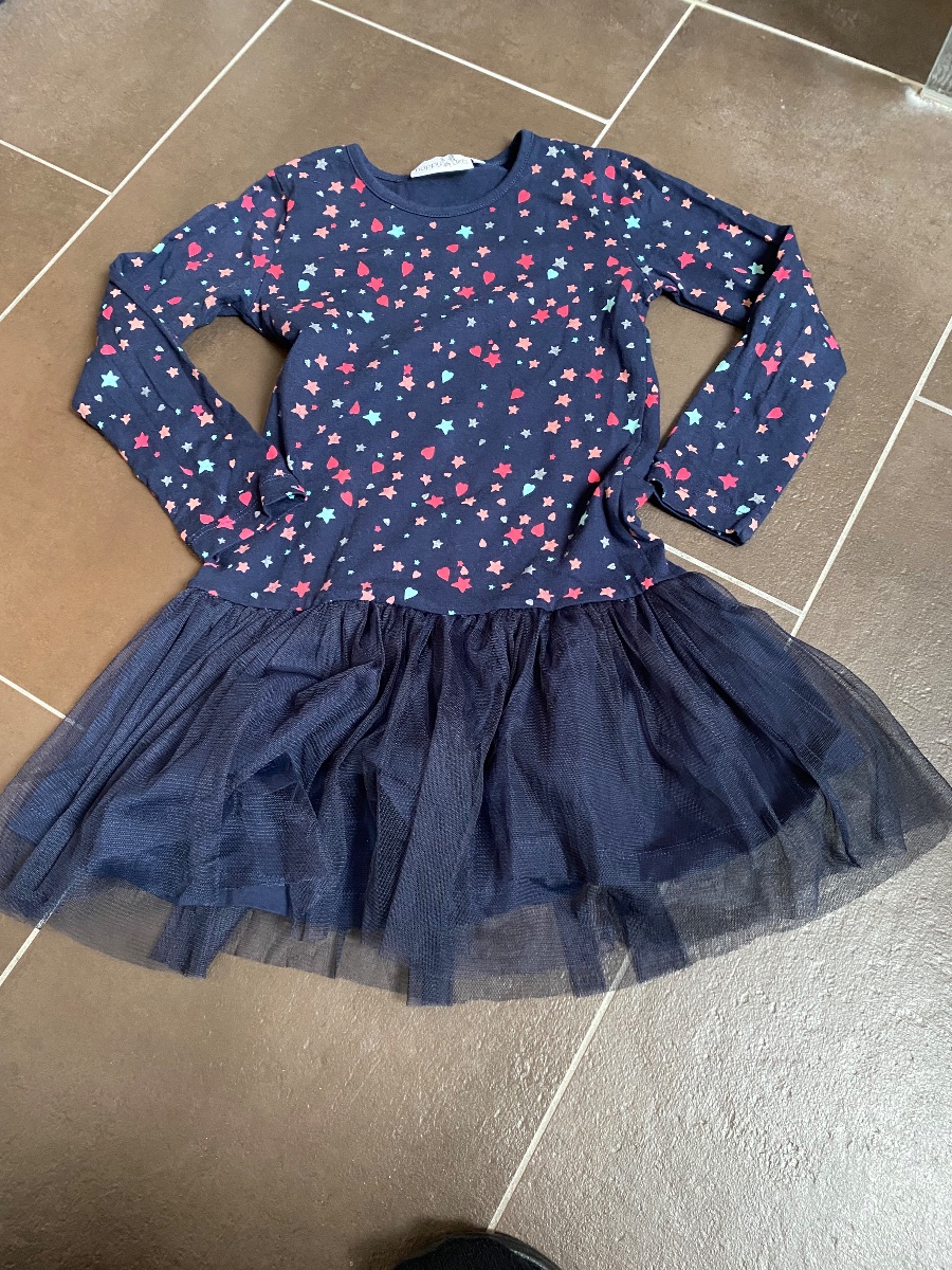 Kleid mit Sternen und Tüllrock