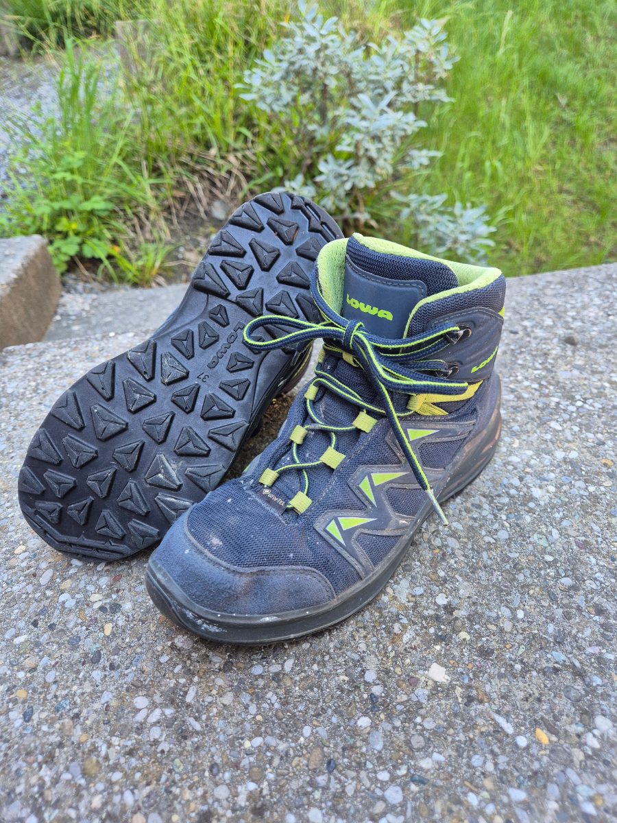Wanderschuhe Trekking goretex dunkelblau/neongelb