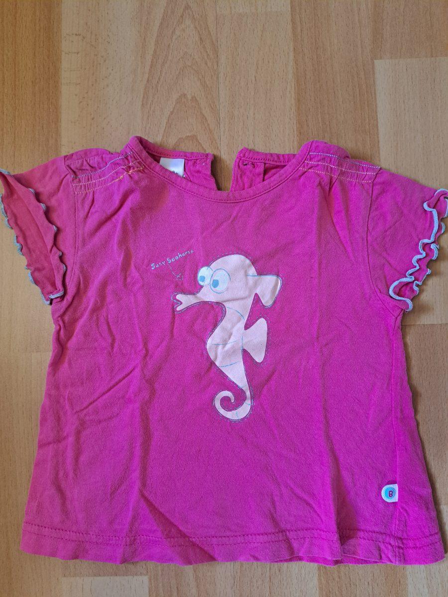Magentafarbenes T-Shirt mit Seepferdchen-Druck