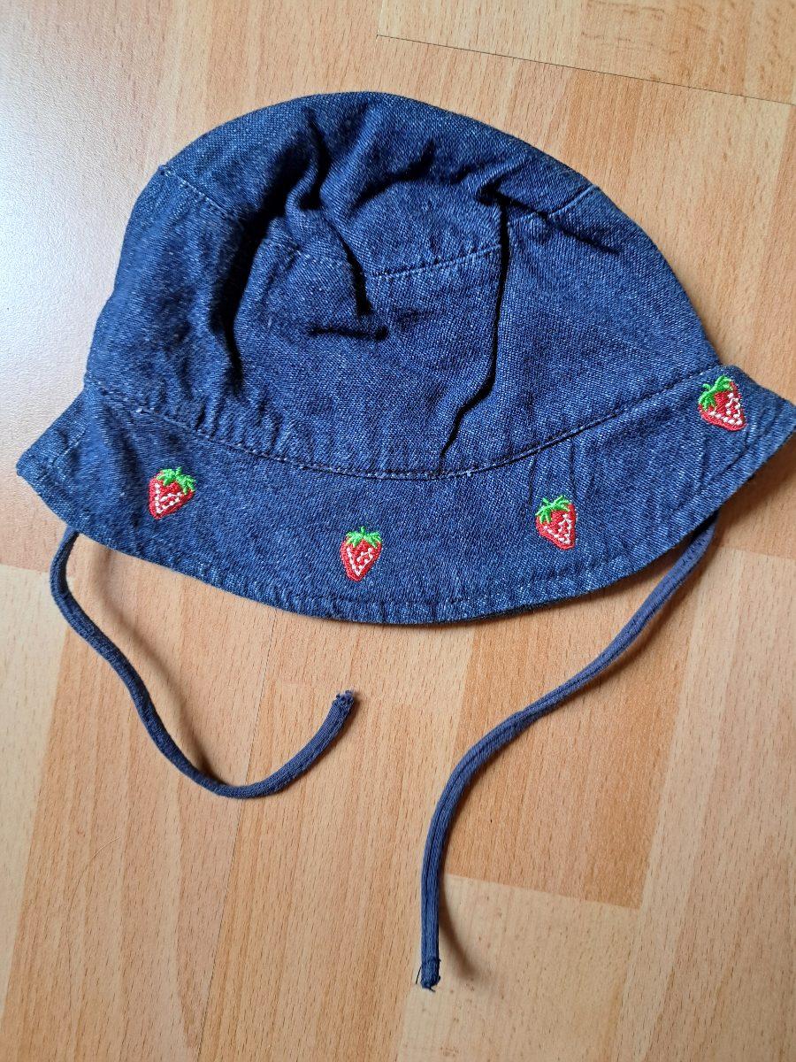 Sonnenhut Denim mit Erdbeeren