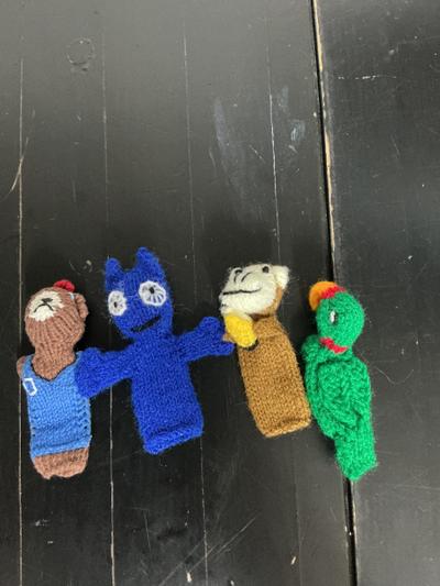 Gestrickte Fingerpuppen Set