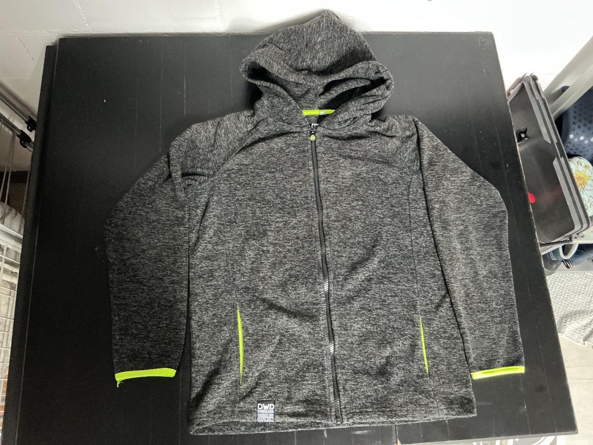 Faserpelzjacke grau mit Neon-Details