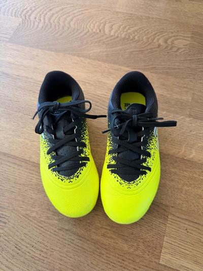 Fussballschuhe neongelb Gr. 28