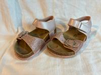 Sandalen mit Glitzer und Schnallen 1