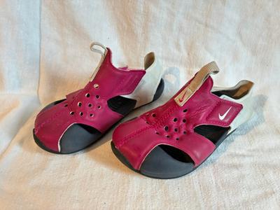 Nike Sandale Rot
