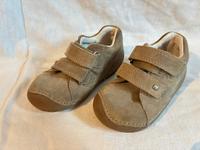 Wildlederschuhe mit Klettverschluss 1
