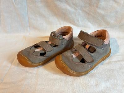 Sandalen braun mit Klettverschluss von Pepino