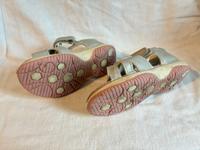 Kindersandalen mit Blumenmotiv 2