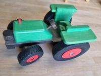 Holztraktor grün 1