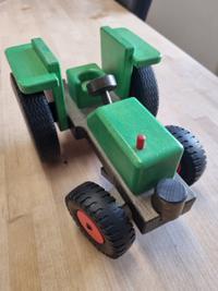 Holztraktor grün 2