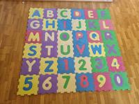 Puzzle-Spielmatte mit Zahlen und Buchstaben 4