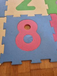 Puzzle-Spielmatte mit Zahlen und Buchstaben 3