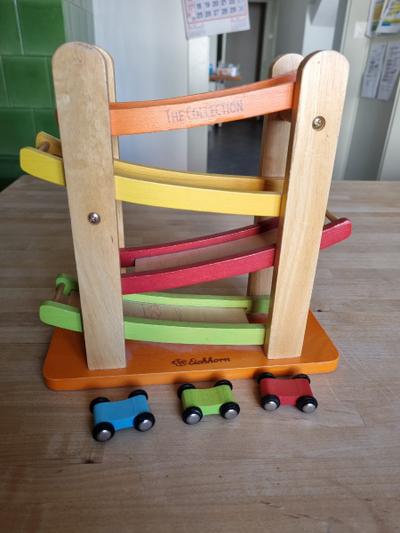 Holz-Kullerbahn mit Autos
