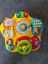 Spieltisch mit interaktiven Aktivitäten 2