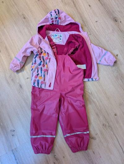 Gefütterte Regenhose und Regenjacke