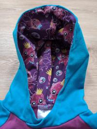 Hoodie Pullover türkis-violett mit Muster 2