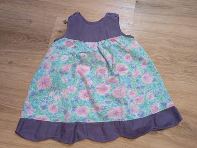 Blumenkleid mit Volant