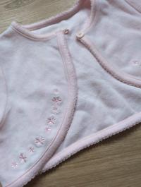 Cardigan rosa mit Blütenstickerei 2