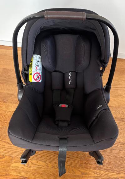 Nuna Reboarder PIPA urbn mit integriertem ISOFIX Caviar