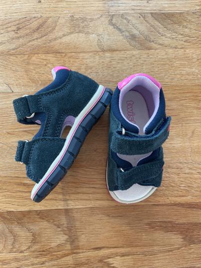 Sandale mit Klettverschlüssen blau/pink