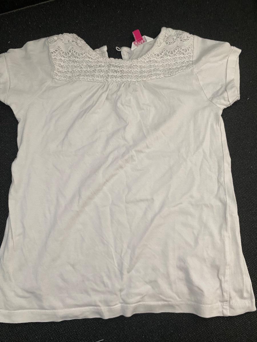 Weisses T-Shirt mit Spitze