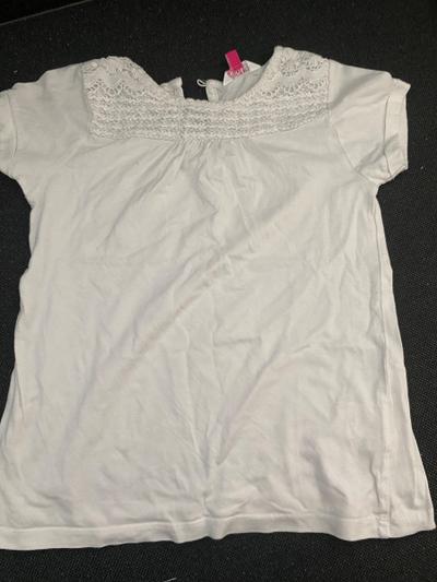 Weisses T-Shirt mit Spitze