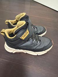 Geox Winterstiefel schwarz mit Goldakzenten 2